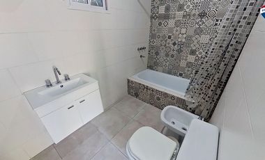 VENTA CASA 4 AMB CON COCHERA EN SARANDÍ