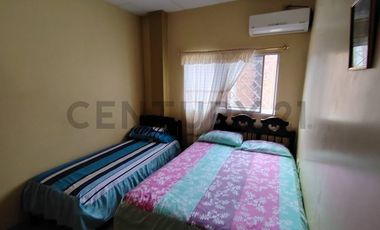 Amplia Casa en venta en Chone con locales y villa extra para alquiler