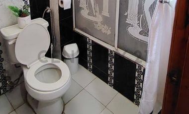 Amplia Casa en venta en Chone con locales y villa extra para alquiler