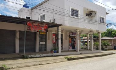 Amplia Casa en venta en Chone con locales y villa extra para alquiler