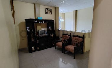 Amplia Casa en venta en Chone con locales y villa extra para alquiler