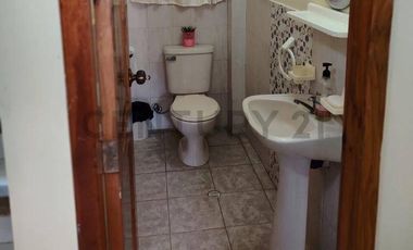 Amplia Casa en venta en Chone con locales y villa extra para alquiler