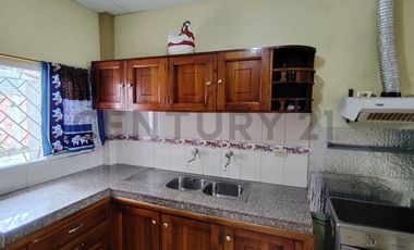 Amplia Casa en venta en Chone con locales y villa extra para alquiler