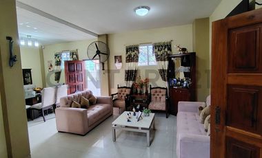 Amplia Casa en venta en Chone con locales y villa extra para alquiler