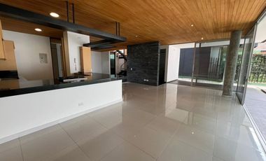 Casa en Arriendo Ubicado en Envigado Codigo 802