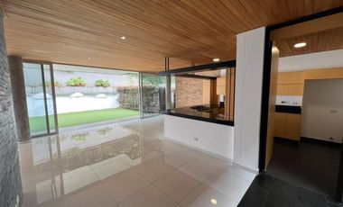 Casa en Arriendo Ubicado en Envigado Codigo 802