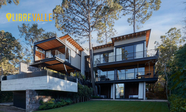 VENTA CASA EN AVANDARO / VALLE DE BRAVO CASA LAGO & PIEDRA