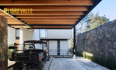 VENTA CASA EN AVANDARO / VALLE DE BRAVO CASA LAGO & PIEDRA