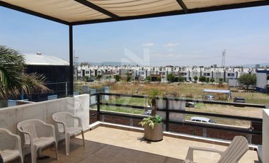 Los Olivos 3ra sección: Casa de tres niveles con espacios muy bien aprovechados.