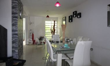 Los Olivos 3ra sección: Casa de tres niveles con espacios muy bien aprovechados.