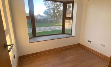 ARRIENDO CASA 4HAB 4BA VALDIVIA