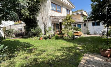 HERMOSA CASA EN CONDOMINIO CERRADO, PLENO PROVIDENCIA