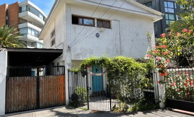 HERMOSA CASA EN CONDOMINIO CERRADO, PLENO PROVIDENCIA