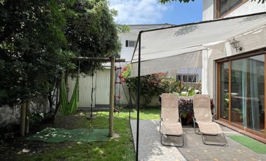HERMOSA CASA EN CONDOMINIO CERRADO, PLENO PROVIDENCIA
