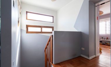 HERMOSA CASA EN CONDOMINIO CERRADO, PLENO PROVIDENCIA