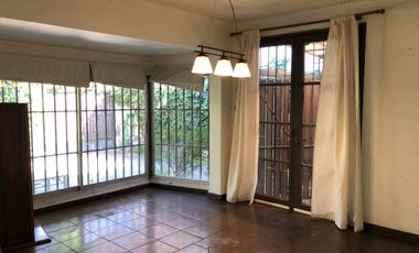 CASA EN PASAJE,  BARRIO TRANQUILO EN LAS CONDES