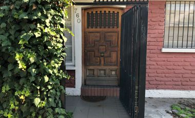 CASA EN PASAJE,  BARRIO TRANQUILO EN LAS CONDES