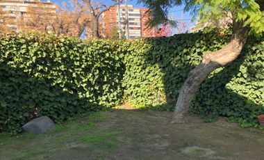 CASA EN PASAJE,  BARRIO TRANQUILO EN LAS CONDES