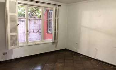 CASA EN PASAJE,  BARRIO TRANQUILO EN LAS CONDES