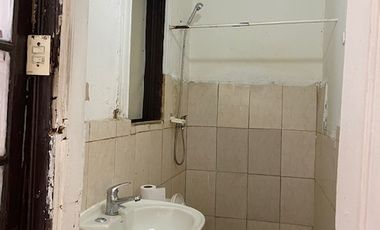 ANTIGUA CASA CON LOCALES COMERCIAL Y UN DEPTO AV BRASIL