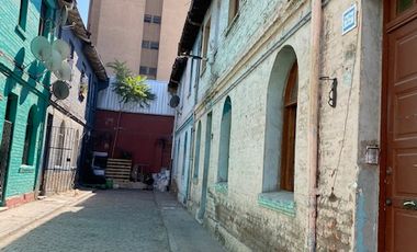 ANTIGUA CASA CON LOCALES COMERCIAL Y UN DEPTO AV BRASIL