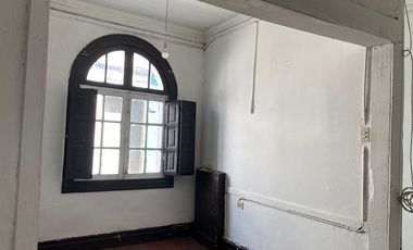 ANTIGUA CASA CON LOCALES COMERCIAL Y UN DEPTO AV BRASIL