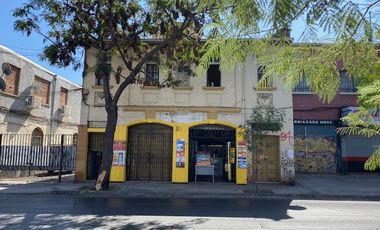 ANTIGUA CASA CON LOCALES COMERCIAL Y UN DEPTO AV BRASIL