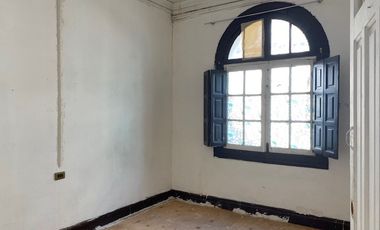 ANTIGUA CASA CON LOCALES COMERCIAL Y UN DEPTO AV BRASIL