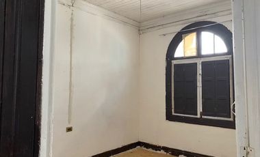 ANTIGUA CASA CON LOCALES COMERCIAL Y UN DEPTO AV BRASIL