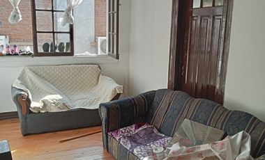 ANTIGUA CASA CON LOCALES COMERCIAL Y UN DEPTO AV BRASIL