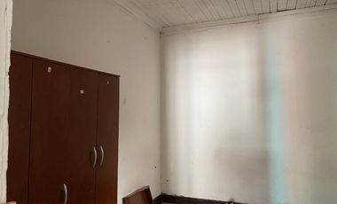 ANTIGUA CASA CON LOCALES COMERCIAL Y UN DEPTO AV BRASIL
