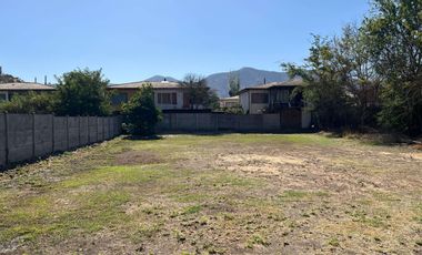 Encantadora Casa con Gran Jardín y Piscina en Peñaflor