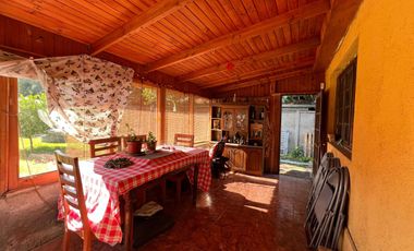 Encantadora Casa con Gran Jardín y Piscina en Peñaflor