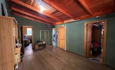 Encantadora Casa con Gran Jardín y Piscina en Peñaflor