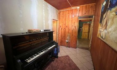 Encantadora Casa con Gran Jardín y Piscina en Peñaflor