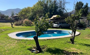 Encantadora Casa con Gran Jardín y Piscina en Peñaflor