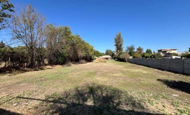 Encantadora Casa con Gran Jardín y Piscina en Peñaflor