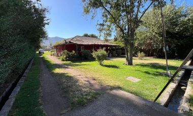 Encantadora Casa con Gran Jardín y Piscina en Peñaflor