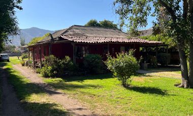 Encantadora Casa con Gran Jardín y Piscina en Peñaflor