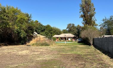 Encantadora Casa con Gran Jardín y Piscina en Peñaflor
