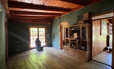 Encantadora Casa con Gran Jardín y Piscina en Peñaflor