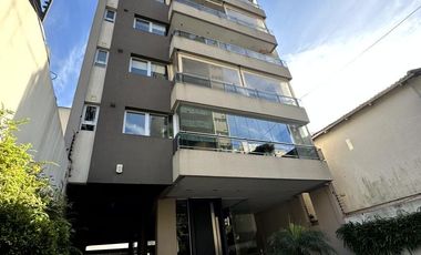 Venta departamento 4 ambientes con balcón y cochera en Quilmes