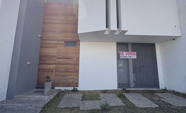 Casa en Venta en Senderos de Monteverde, espectacular !