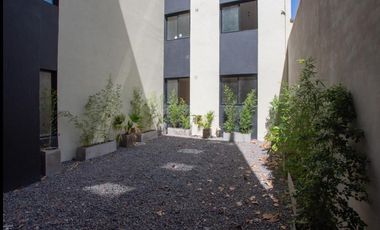 Departamento en  venta de 3 ambientes al frente con balcón y terraza propia.- San martin centro