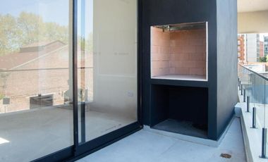 Departamento en  venta de 3 ambientes al frente con balcón y terraza propia.- San martin centro