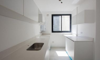 Departamento en  venta de 3 ambientes al frente con balcón y terraza propia.- San martin centro