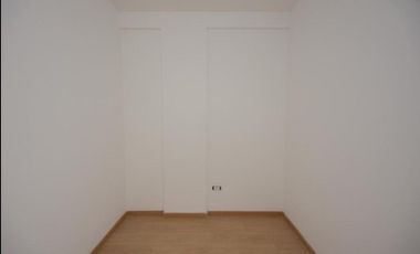 Departamento en  venta de 3 ambientes al frente con balcón y terraza propia.- San martin centro