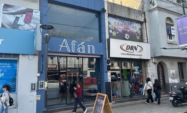 Local a metros de Centenario y Belgrano, apto gastronomía