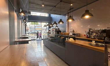 Local a metros de Centenario y Belgrano, apto gastronomía