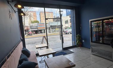 Local a metros de Centenario y Belgrano, apto gastronomía